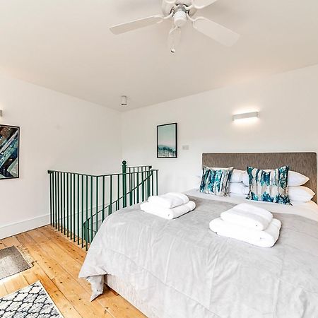 The Secret Kensington Garden Mews-2 Bedroom Full House-2 Train Lines- Spacious-Kings Road- Harrods -Chelsea Stadium-Private Small Patio London Exterior photo
