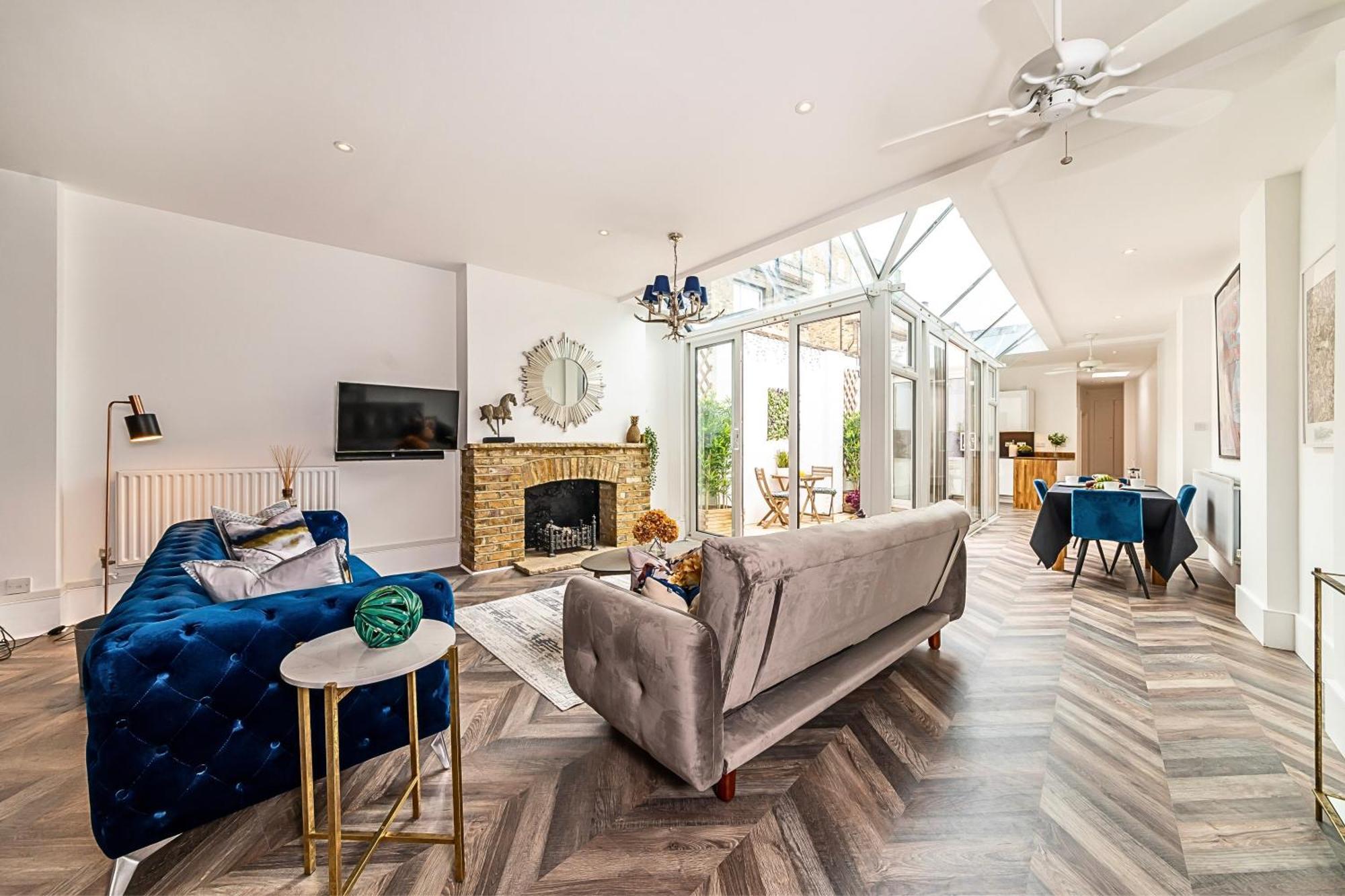 The Secret Kensington Garden Mews-2 Bedroom Full House-2 Train Lines- Spacious-Kings Road- Harrods -Chelsea Stadium-Private Small Patio London Exterior photo