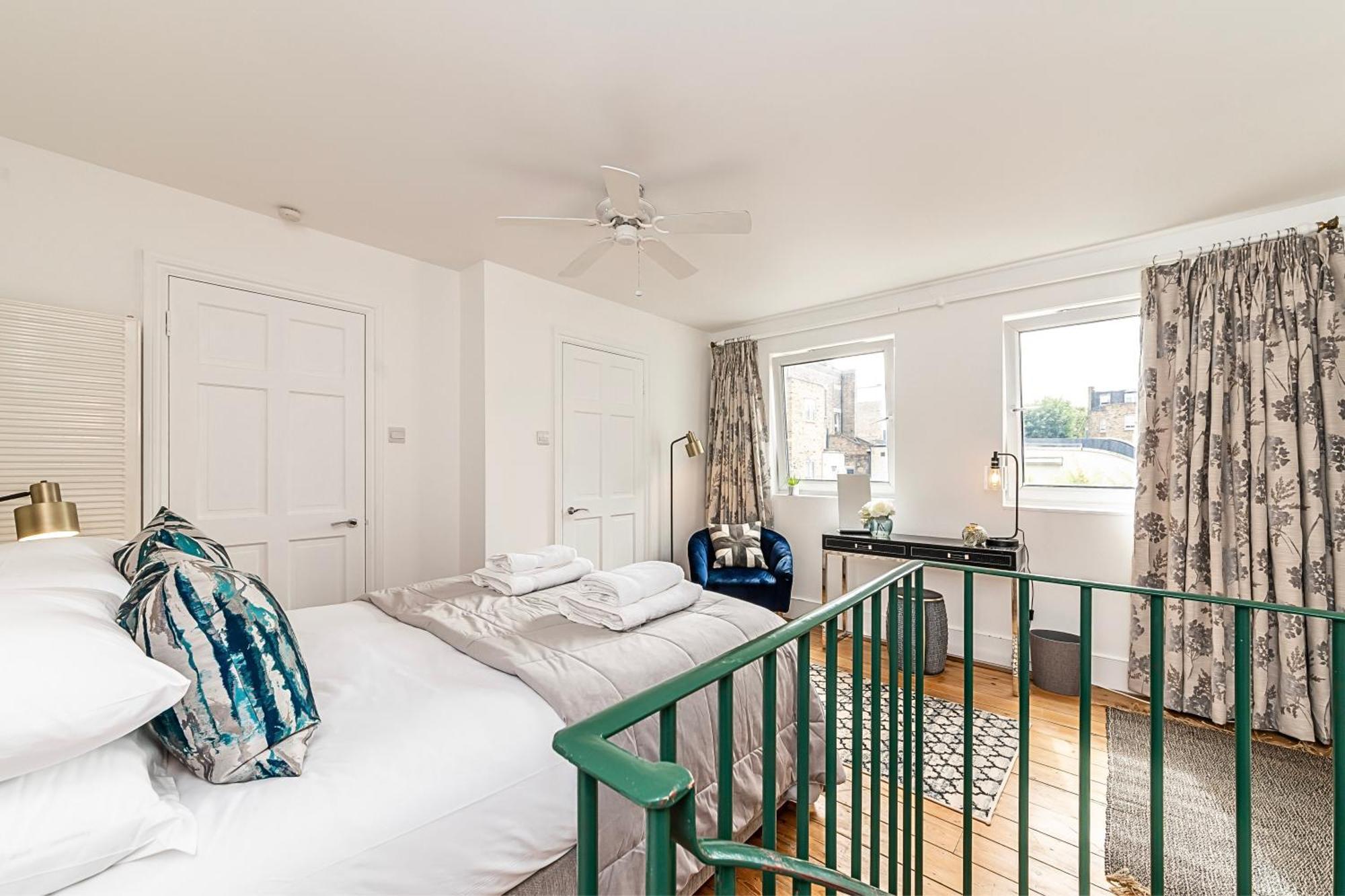 The Secret Kensington Garden Mews-2 Bedroom Full House-2 Train Lines- Spacious-Kings Road- Harrods -Chelsea Stadium-Private Small Patio London Exterior photo