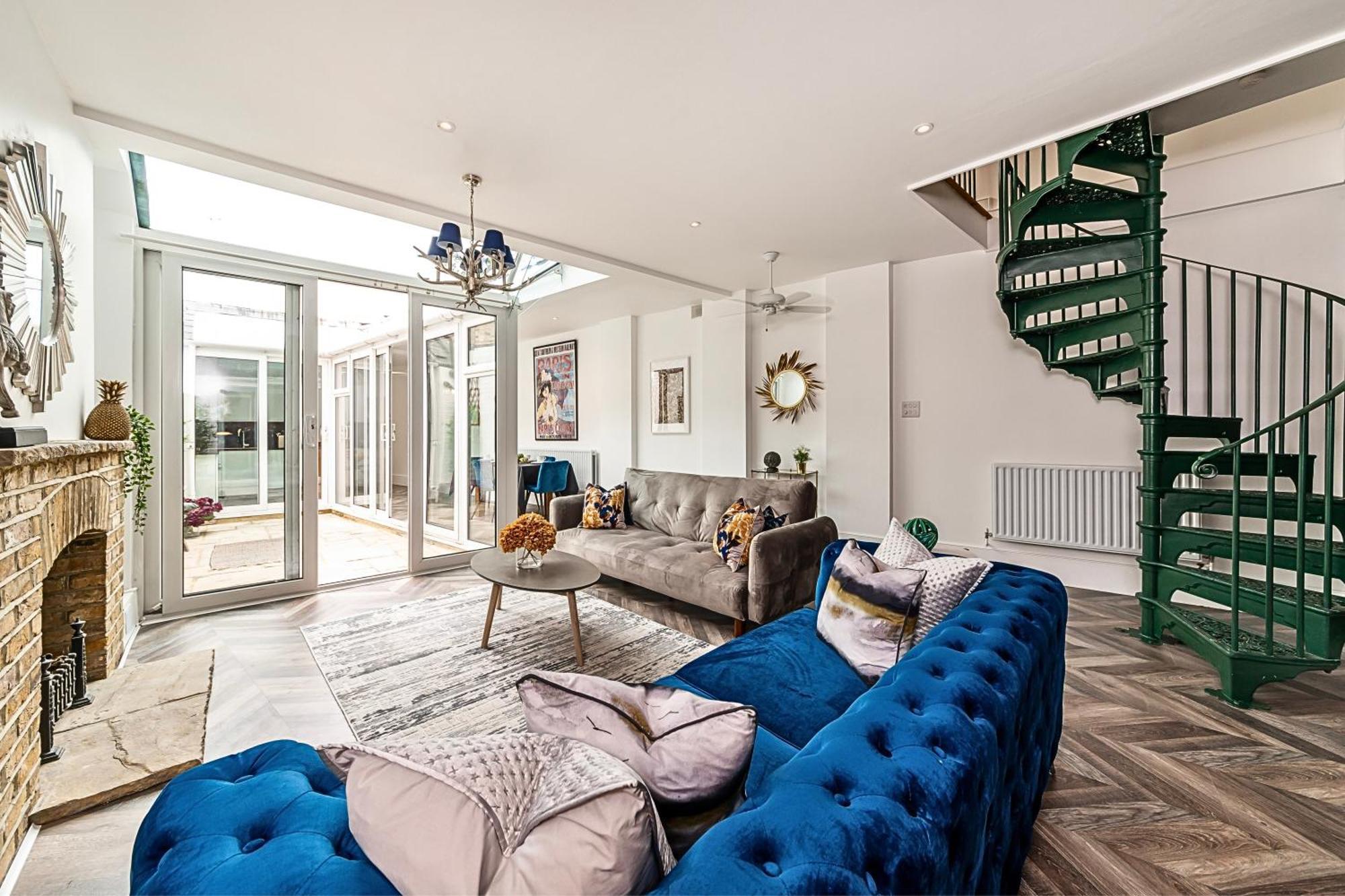 The Secret Kensington Garden Mews-2 Bedroom Full House-2 Train Lines- Spacious-Kings Road- Harrods -Chelsea Stadium-Private Small Patio London Exterior photo