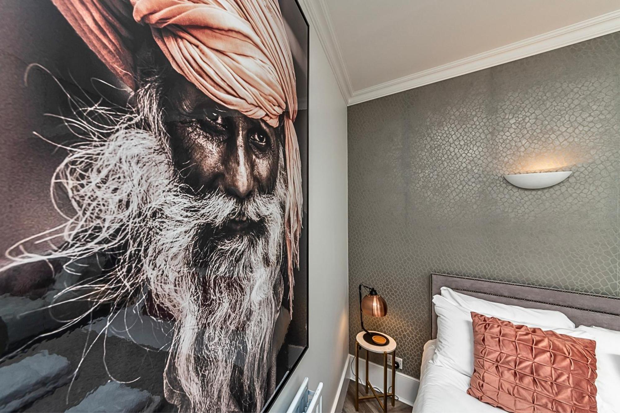 The Secret Kensington Garden Mews-2 Bedroom Full House-2 Train Lines- Spacious-Kings Road- Harrods -Chelsea Stadium-Private Small Patio London Exterior photo