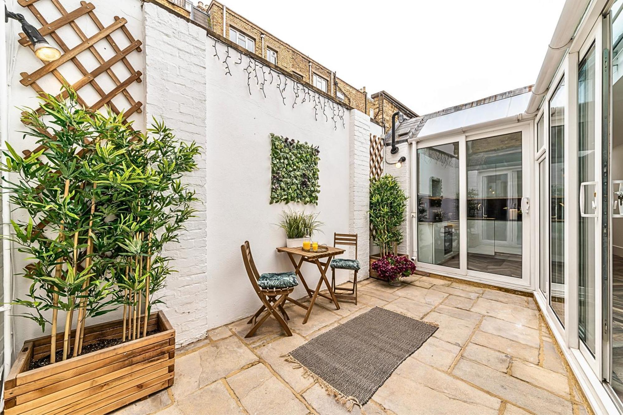 The Secret Kensington Garden Mews-2 Bedroom Full House-2 Train Lines- Spacious-Kings Road- Harrods -Chelsea Stadium-Private Small Patio London Exterior photo