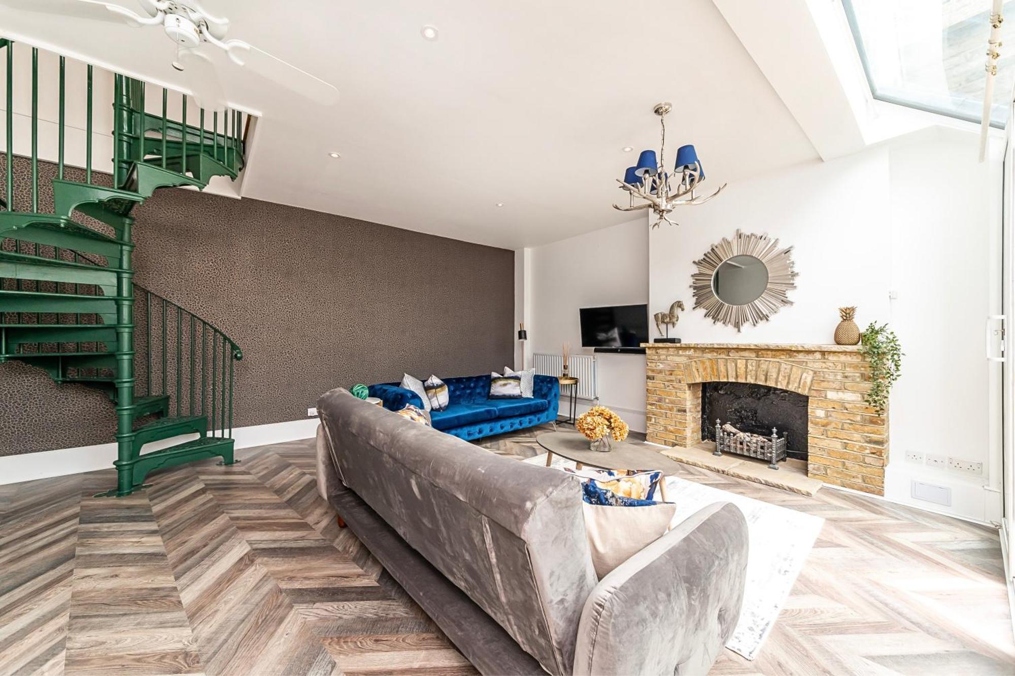 The Secret Kensington Garden Mews-2 Bedroom Full House-2 Train Lines- Spacious-Kings Road- Harrods -Chelsea Stadium-Private Small Patio London Exterior photo